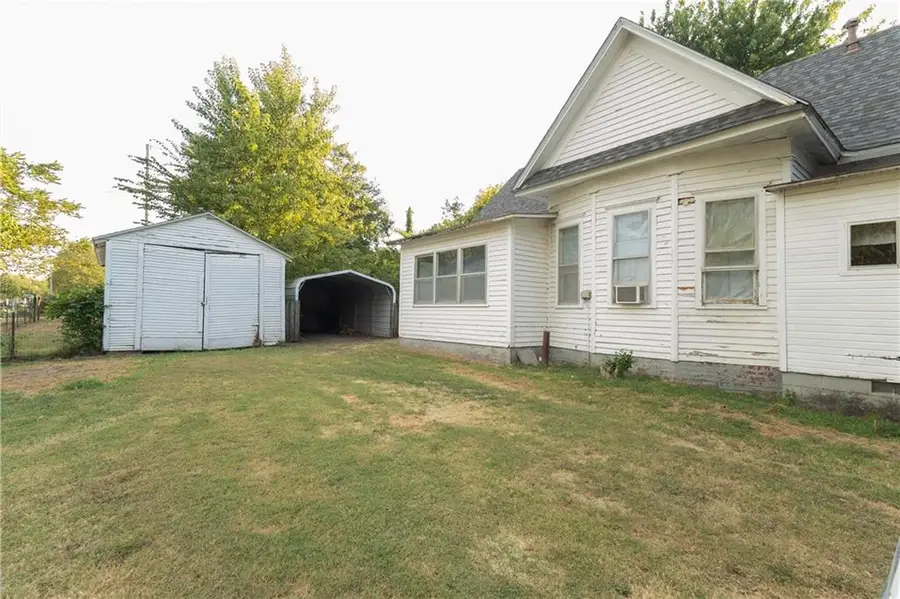 1027 E 6th Street, Cherryvale, KS 67335 - #3