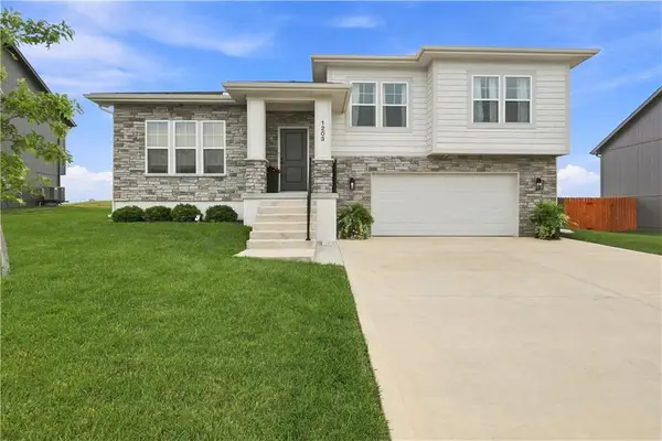 1203 3rd Street, Oak Grove, MO 64075