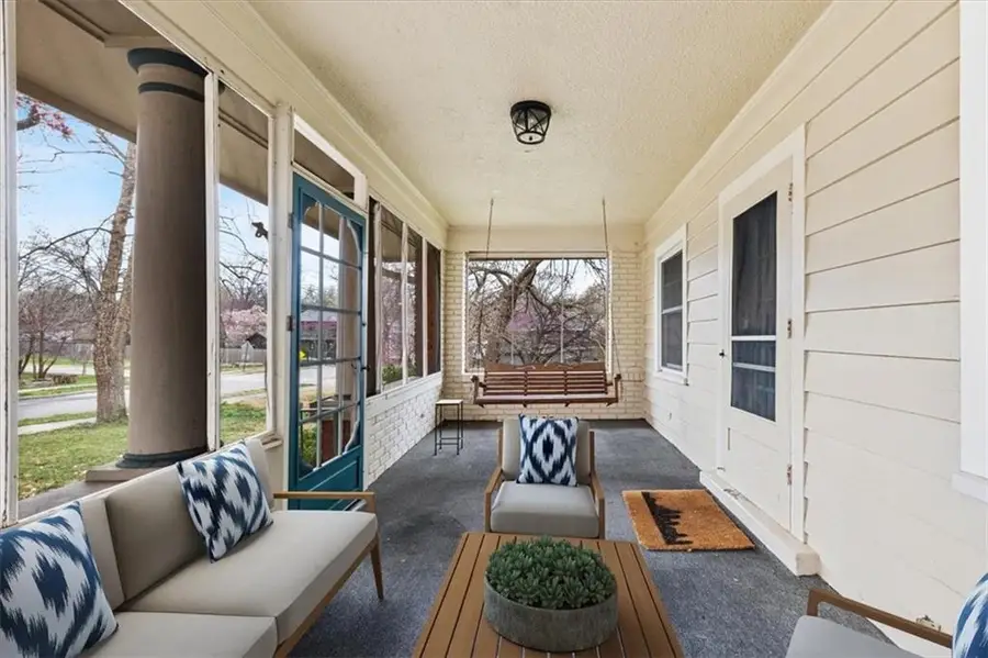 18 W 61st Terrace, Kansas City, MO 64113 - #2