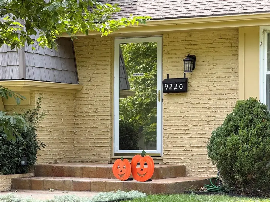 9220 Dearborn Street, Overland Park, KS 66207 - #2