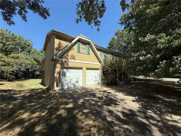 1101 Somerset Circle, Lawrence, KS 66049