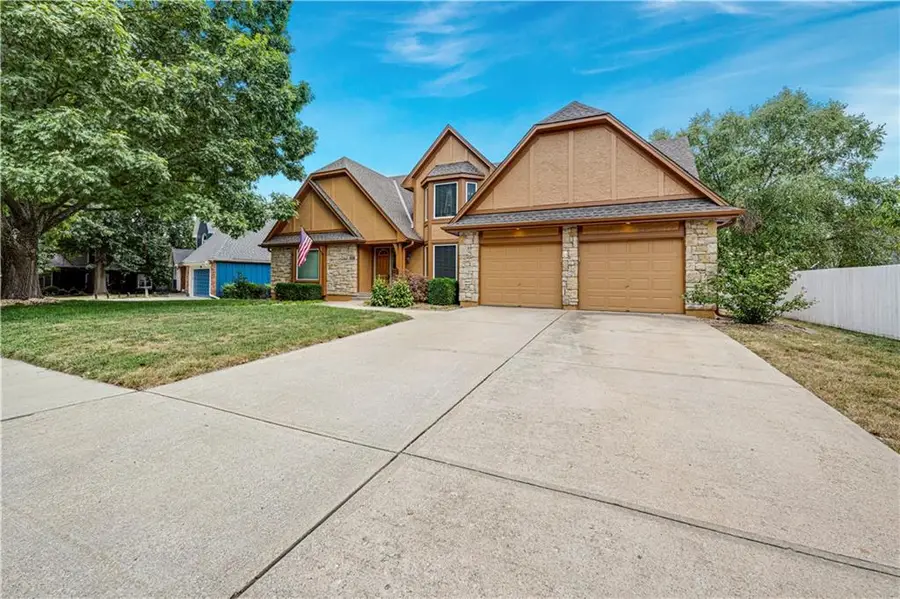1013 SE Greenridge Drive, Lees Summit, MO 64081 - #2