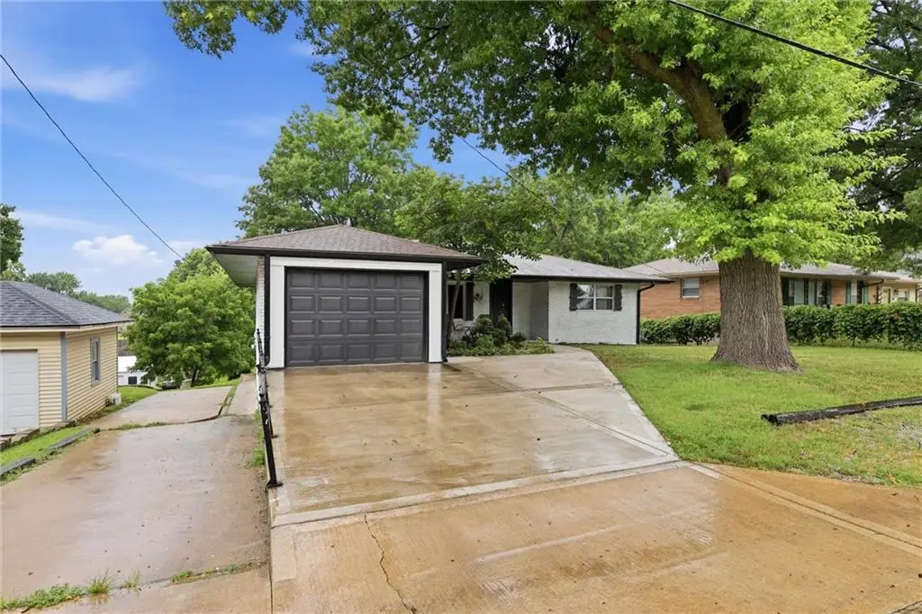 2806 N River Boulevard, Independence, MO 64050 - #1