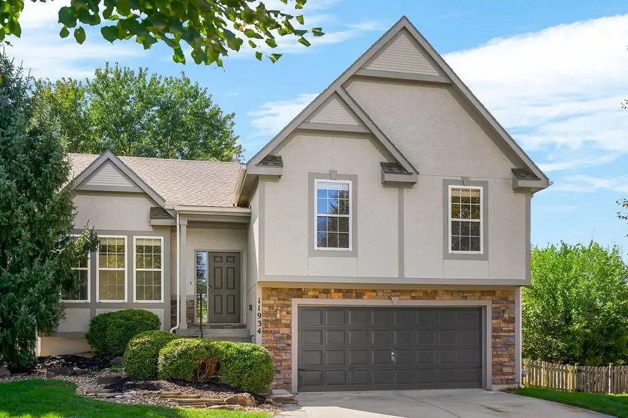 11934 S Lincoln Street, Olathe, KS 66061 - #2