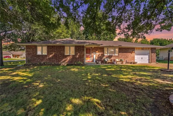 98 E Beulah Street, Garden City, MO 64747