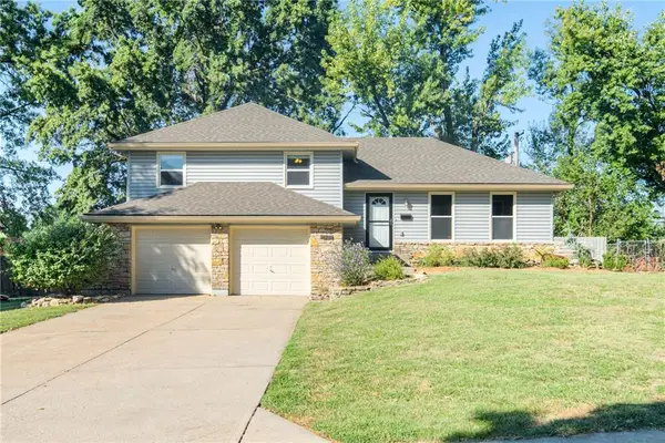 9534 Connell Drive, Overland Park, KS 66212