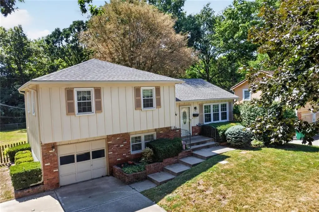 9211 W 76th Terrace, Overland Park, KS 66204 - #1