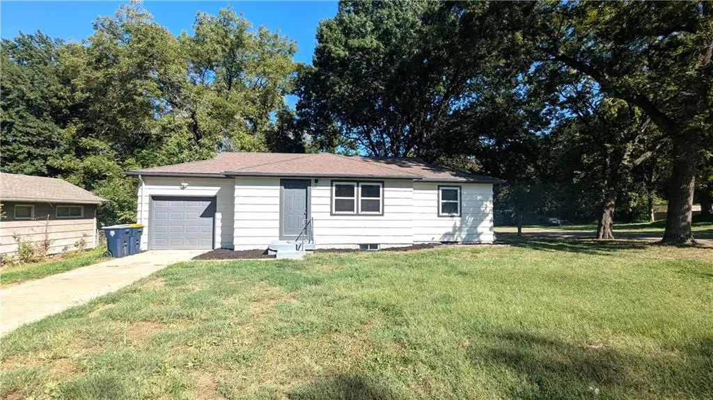 10427 Richmond Avenue, Kansas City, MO 64134 - #1