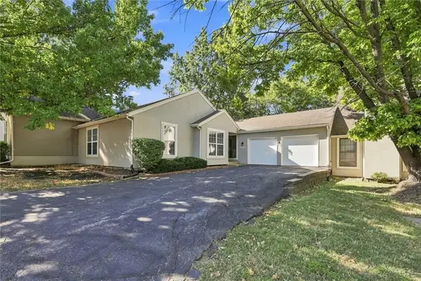 10752 Oakmont Street, Overland Park, KS 66210