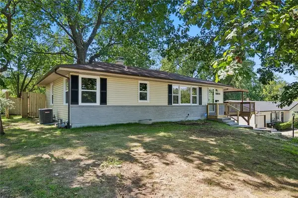 10015 E 31st Street, Independence, MO 64052
