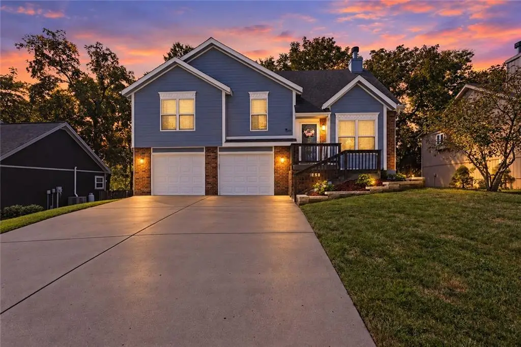 207 Lakeview Drive, Smithville, MO 64089 - #1