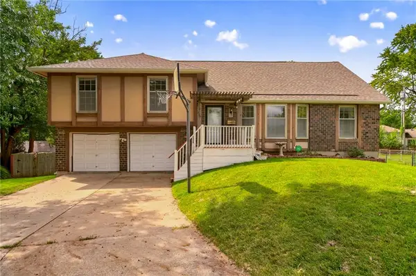 5725 Earnshaw Street, Shawnee, KS 66216