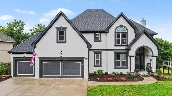 8008 Park Ridge Drive, Parkville, MO 64152