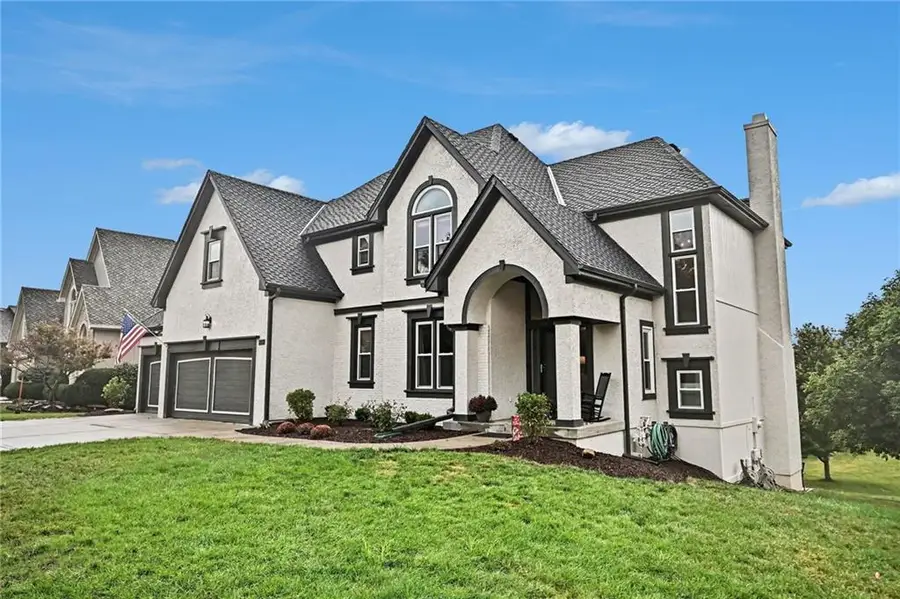 8008 Park Ridge Drive, Parkville, MO 64152 - #2
