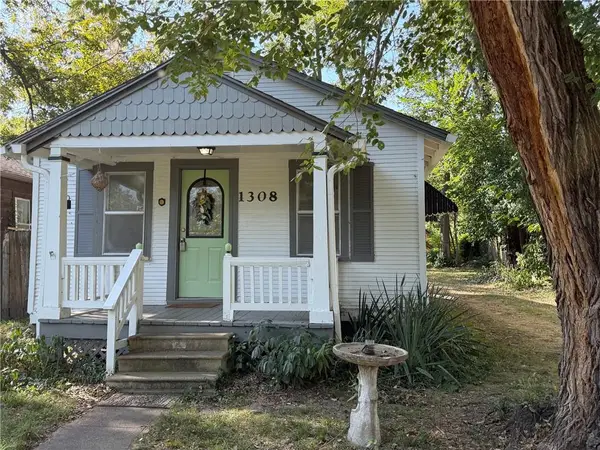 1308 Oak Hill Avenue, Lawrence, KS 66044