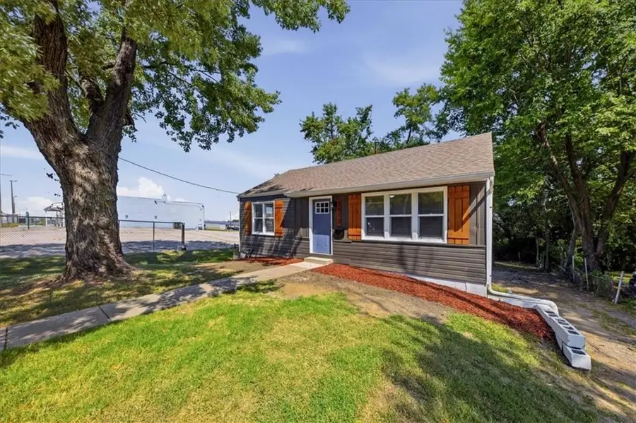 3513 Elmwood Avenue, Kansas City, MO 64128 - #2