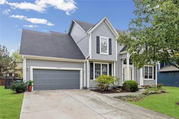 15377 S Navaho Drive, Olathe, KS 66062