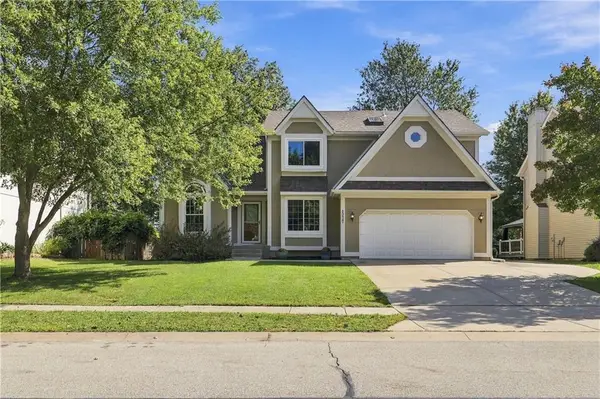 1237 E Meadow Lane, Olathe, KS 66062