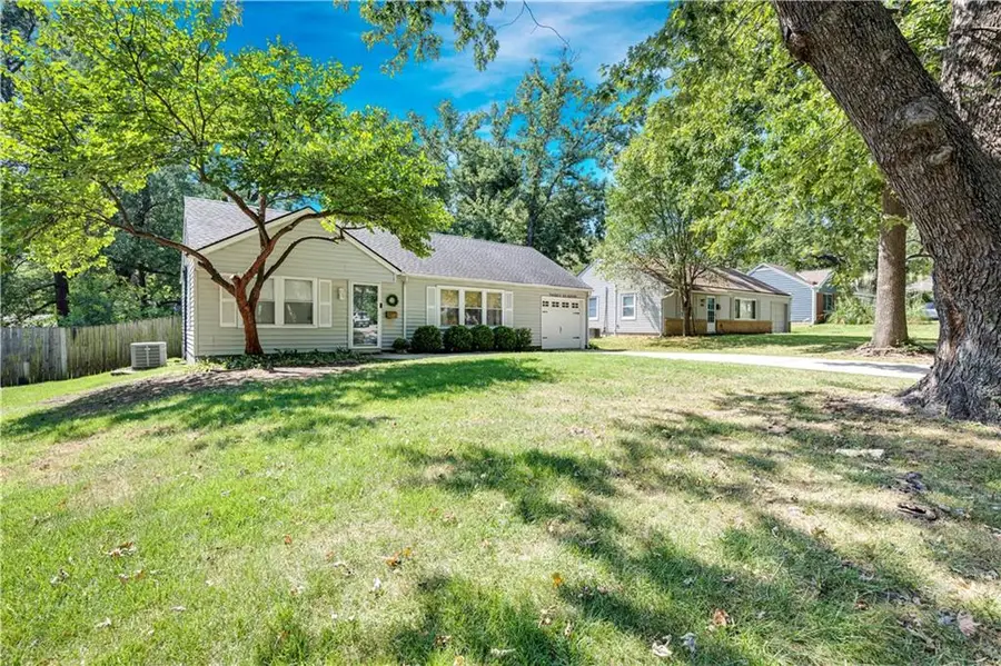 2611 W 77th Street, Prairie Village, KS 66208 - #2
