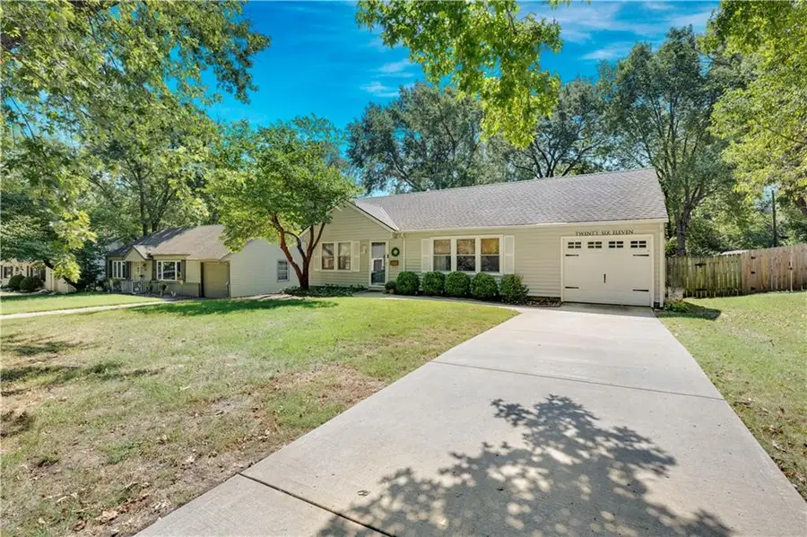 2611 W 77th Street, Prairie Village, KS 66208 - #3