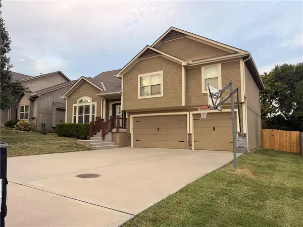 1900 Curtis Drive, Greenwood, MO 64034