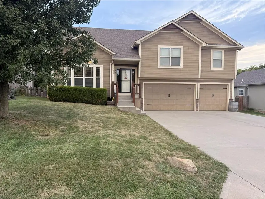 1900 Curtis Drive, Greenwood, MO 64034 - #2