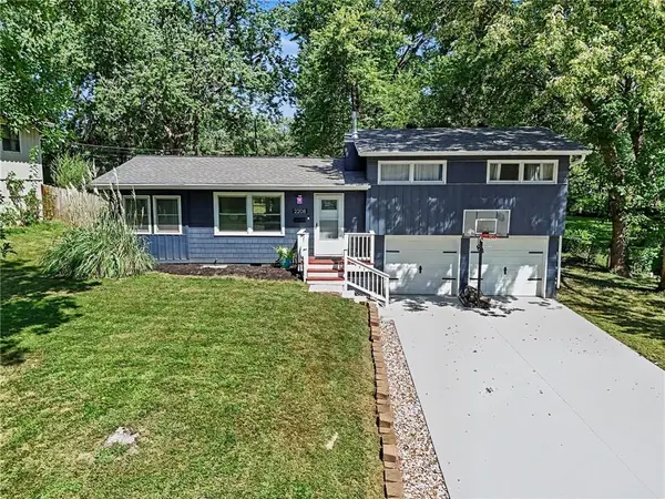 2208 NE 60th Terrace, Gladstone, MO 64118