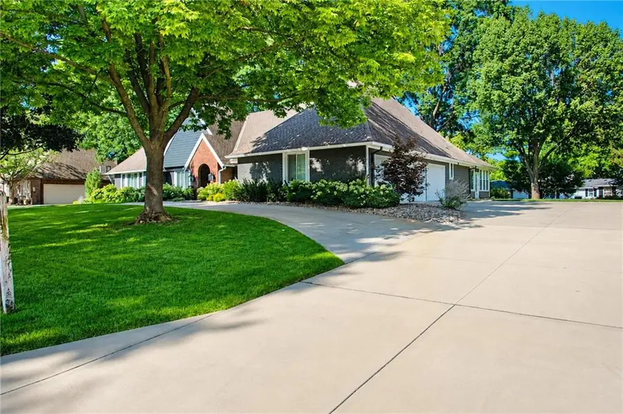 10108 Howe Drive, Leawood, KS 66206 - #3