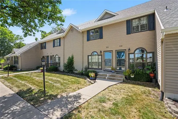 214 Stonebridge Lane, Smithville, MO 64089