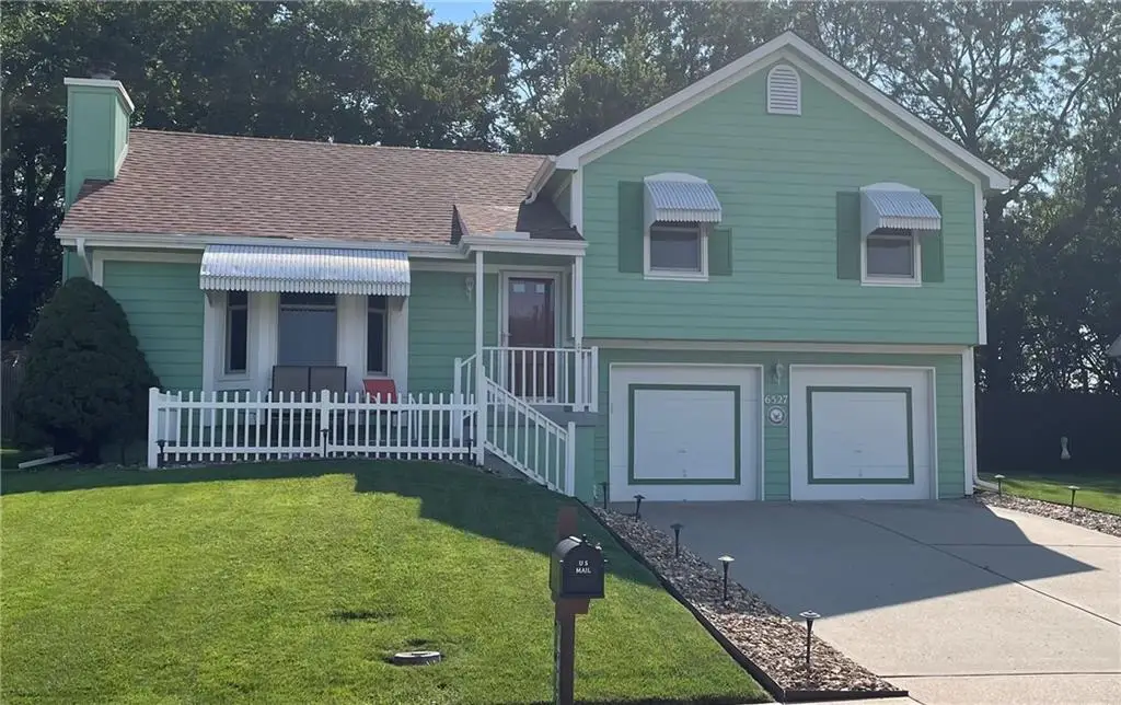 6527 Sioux Drive, Parkville, MO 64152 - #1