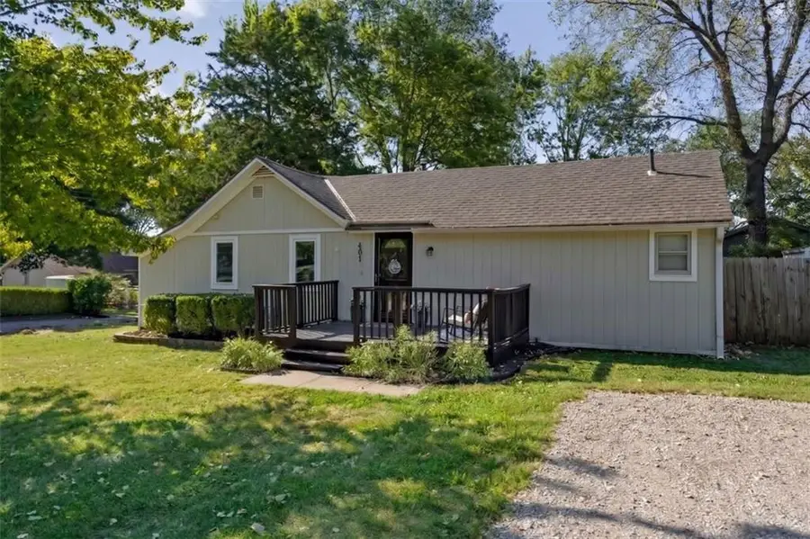 401 S Harrison Street, Spring Hill, KS 66083 - #2