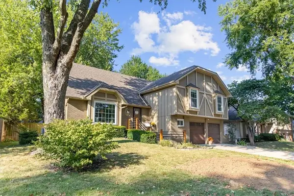 1728 E Sleepy Hollow Drive, Olathe, KS 66062