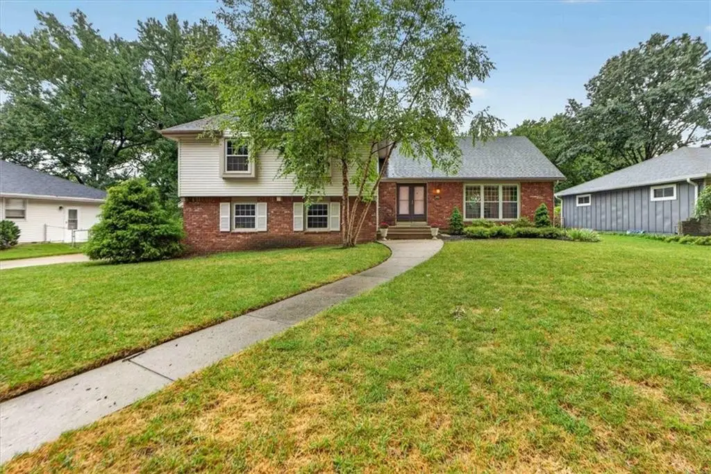 201 W 109th Terrace, Kansas City, MO 64114 - #1