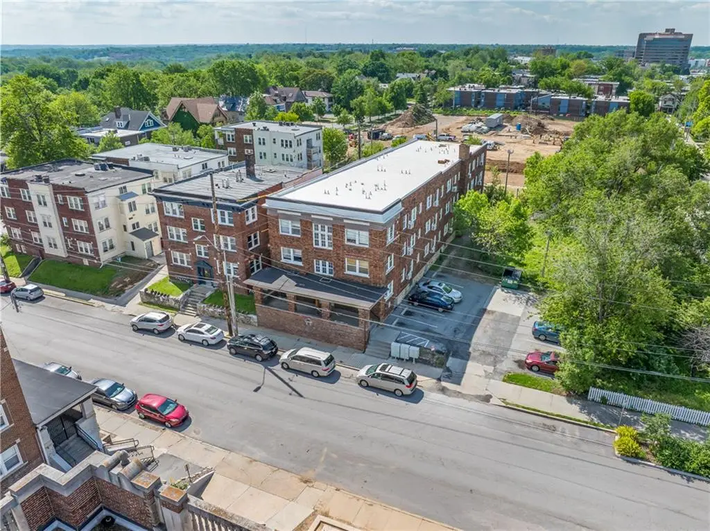 109 E 40th Street, Kansas City, MO 64111 - #1