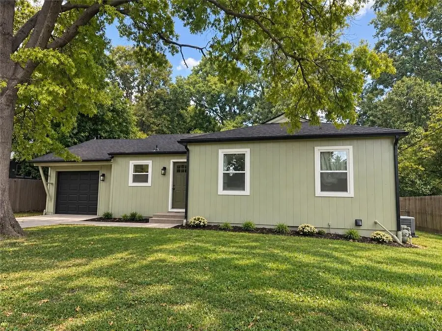7907 Reinhardt Lane, Prairie Village, KS 66204 - #2