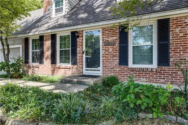 7601 Chadwick Street, Prairie Village, KS 66208