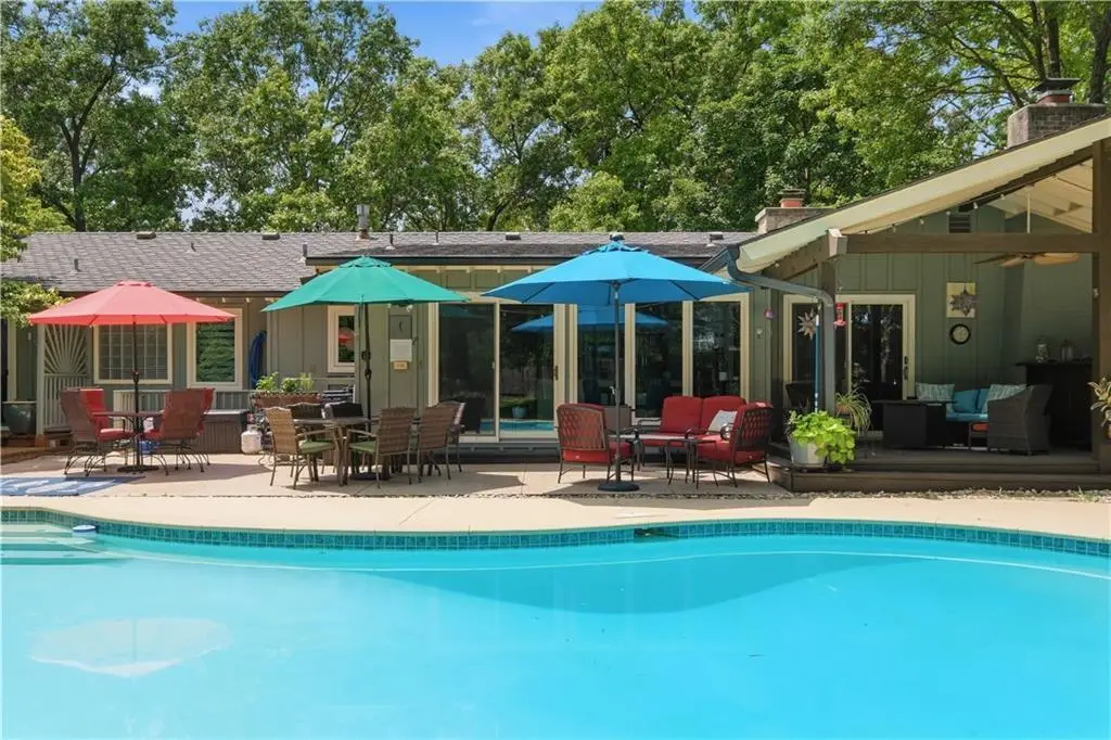 5204 W 83rd Terrace, Prairie Village, KS 66207 - #1