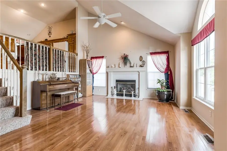 519 E 123rd Terrace, Kansas City, MO 64145 - #3
