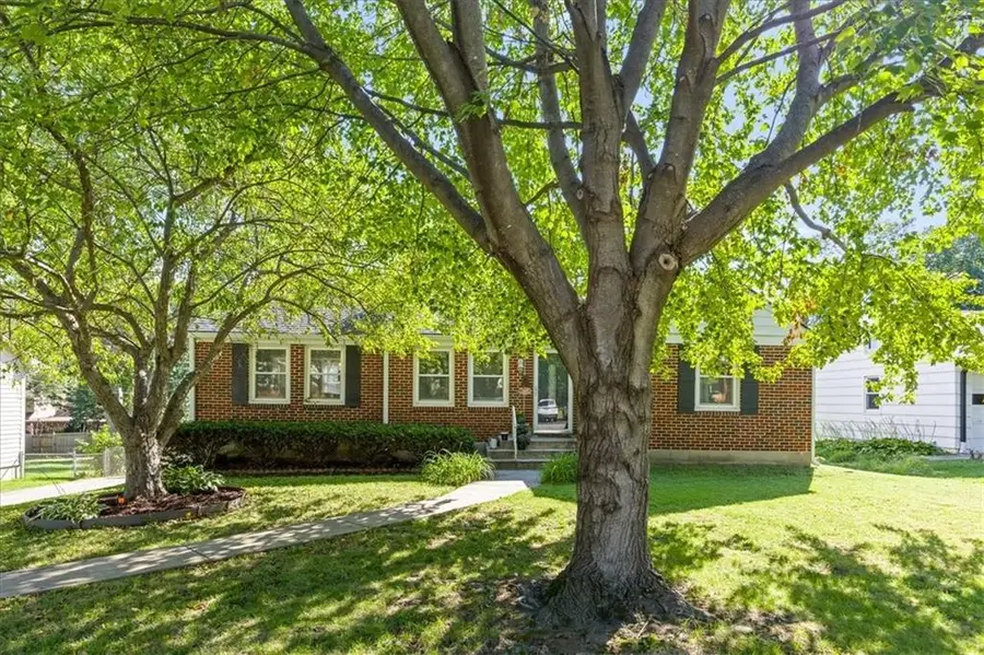 7217 Belinder Avenue, Prairie Village, KS 66208 - #3