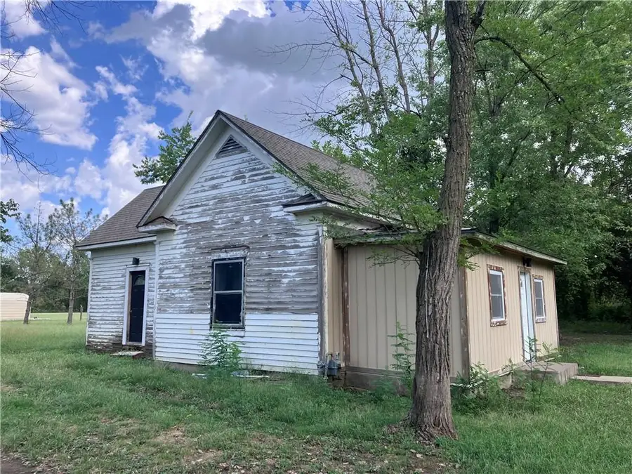 108 W Kansas Avenue, Blue Mound, KS 66010 - #2
