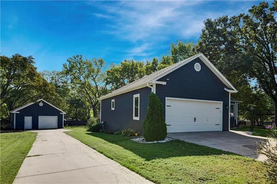 8699 Penner Avenue, De Soto, KS 66018 - #3