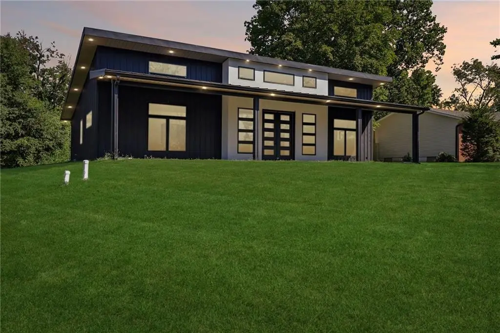 1013 E 10th Street, Carrollton, MO 64633 - #1