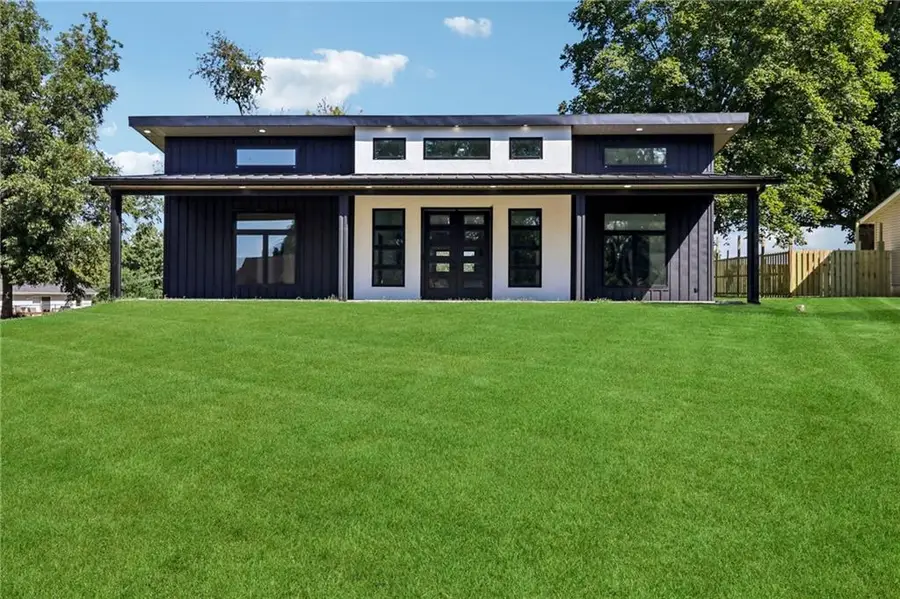 1013 E 10th Street, Carrollton, MO 64633 - #2