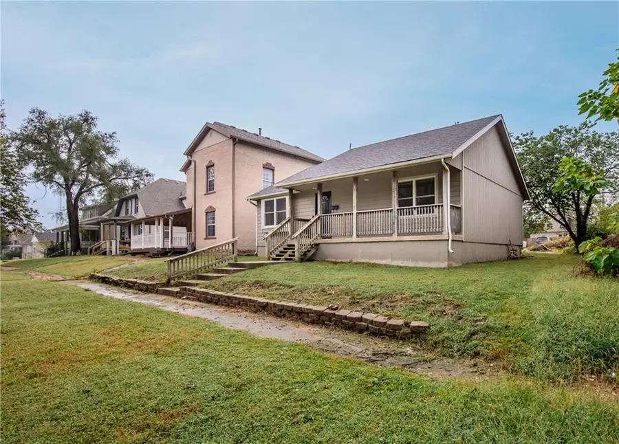 407 W Peoria Street, Paola, KS 66071 - #2