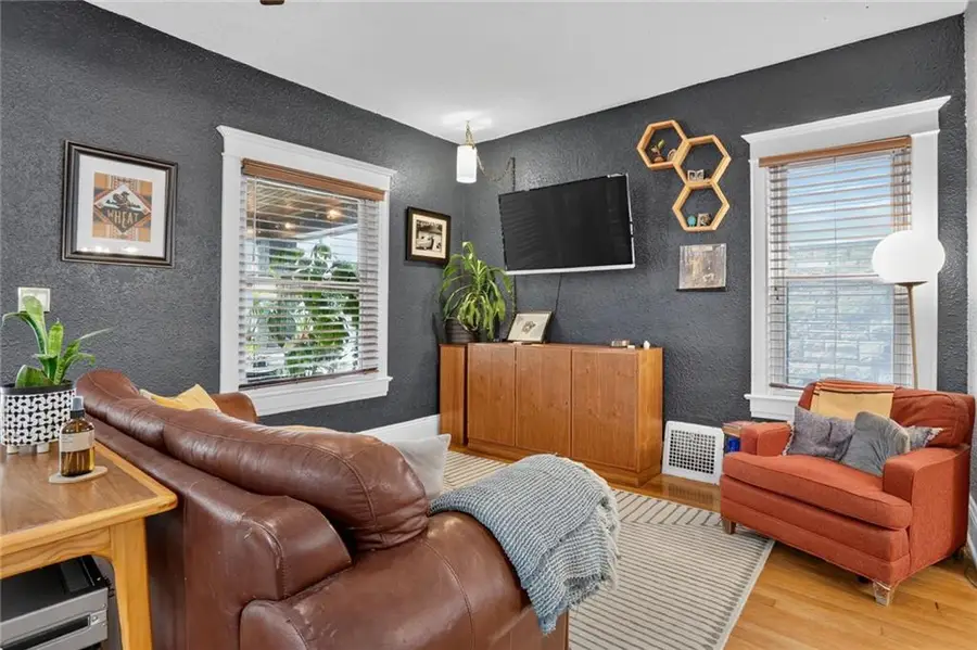 140 Kensington Avenue, Kansas City, MO 64123 - #3