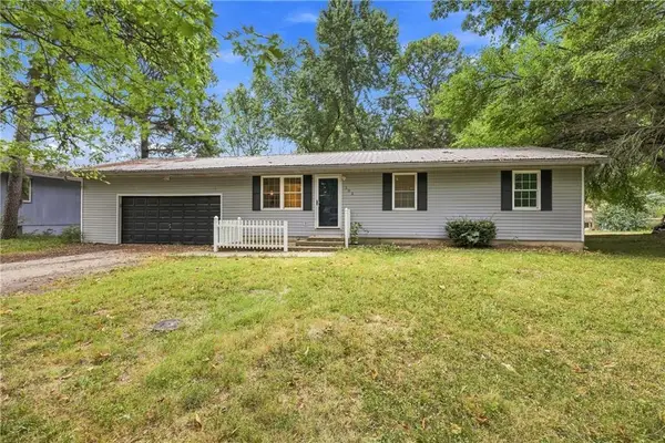 105 W 8th Street, Knob Noster, MO 65336