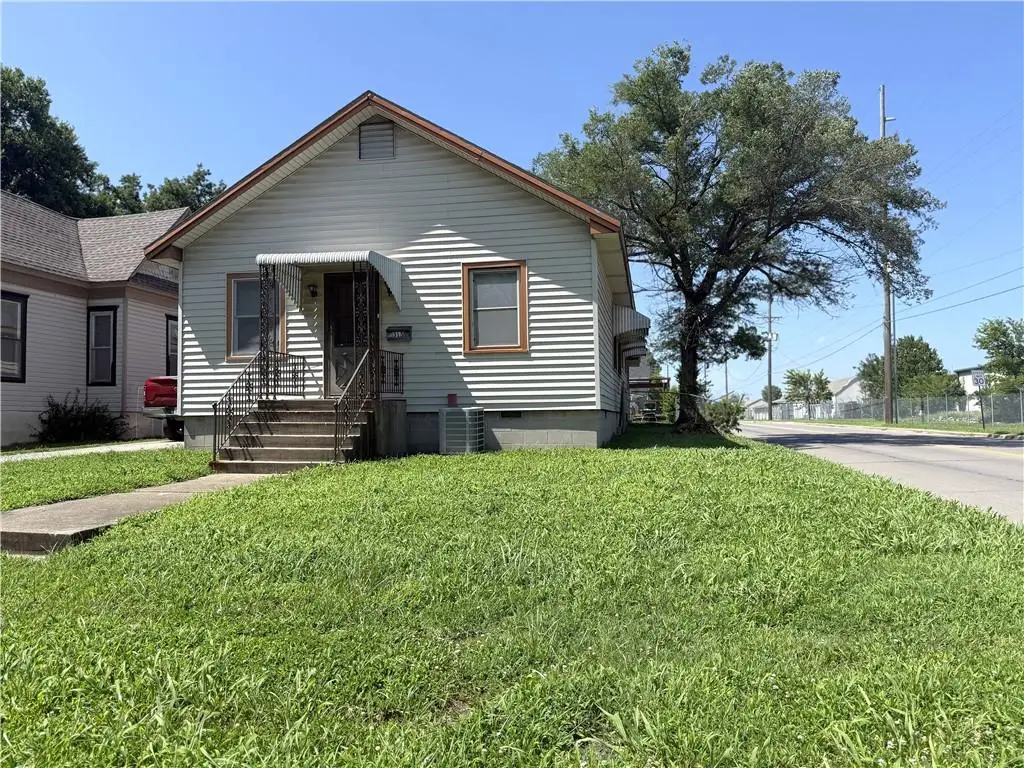 315 E Washington Street, Pittsburg, KS 66762 - #1