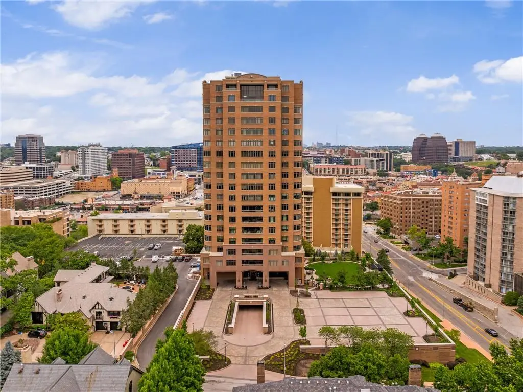 400 W 49th Terrace #2032, Kansas City, MO 64112 - #1