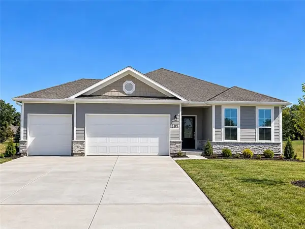 605 SW Edgewood Meadows Drive, Oak Grove, MO 64075