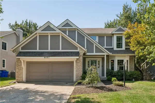 8221 W 152nd Terrace, Overland Park, KS 66223